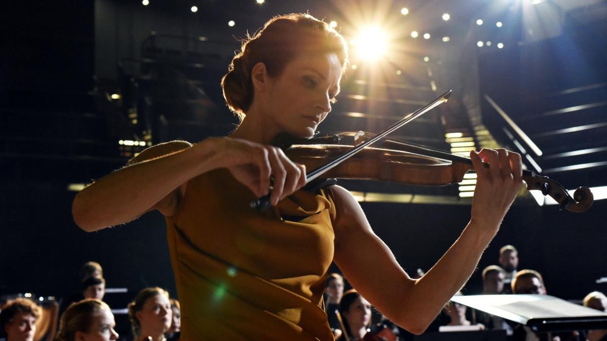 El violín que aparece en el filme no es un Stradivarius, pero su sonido sí lo es.