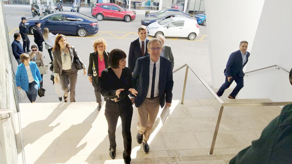 La ministra, Diana Morant, junto al catedrático Eugenio Coronado, el alcalde Prieto y la consellera Bueno, a su llegada a Gandia