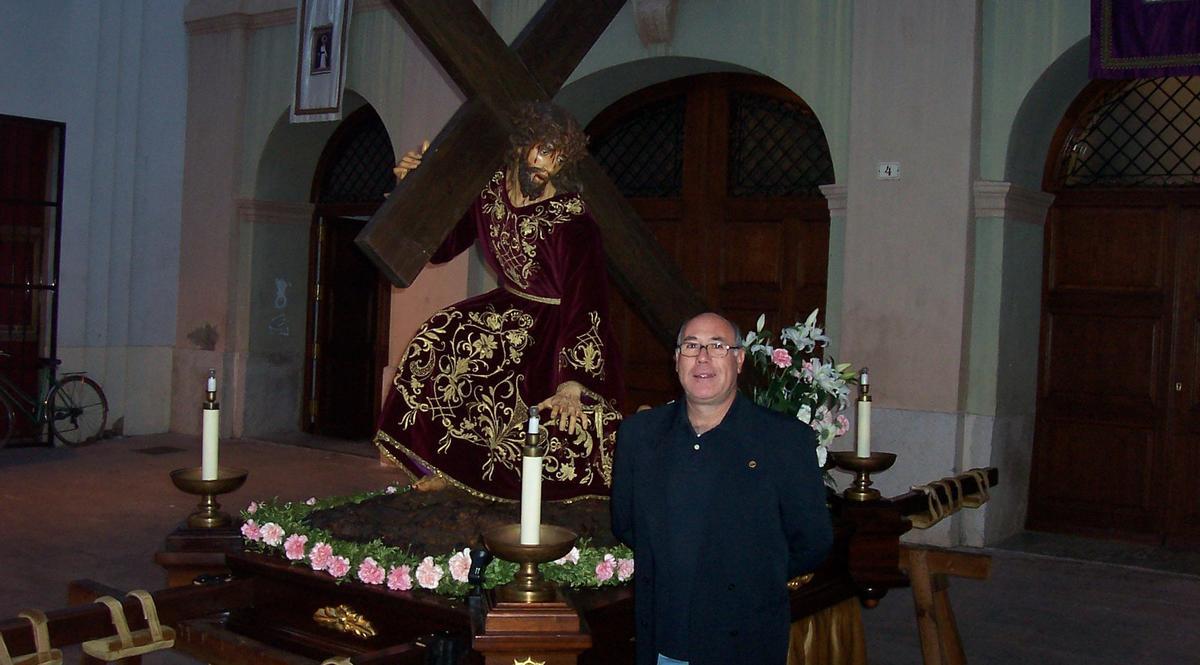 Carlos María Almiñana, de 67 años, era cofrade Nazareno en Gandia