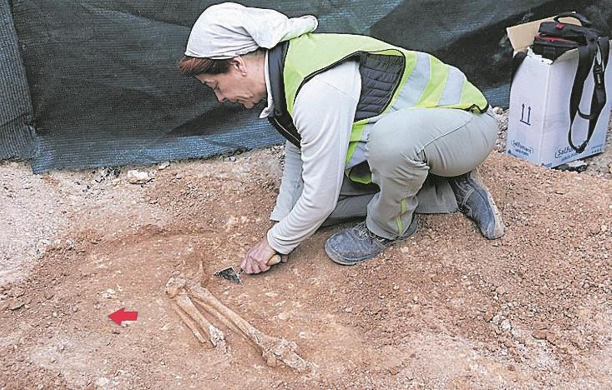 Hallan huesos humanos en la obra de la plaza España