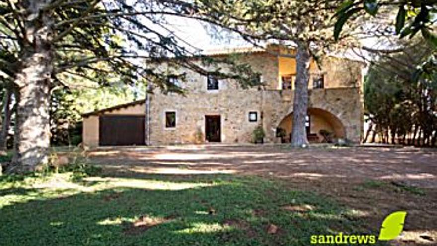 850.000 € Venta de casa en Torroella de Fluvià 17000 m2, 7 habitaciones, 4 baños, 50 €/m2...