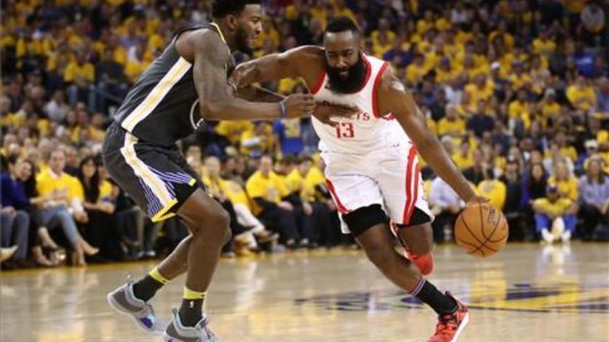 Paul y Harden lideran la victoria de Houston y empatan la serie con Golden State