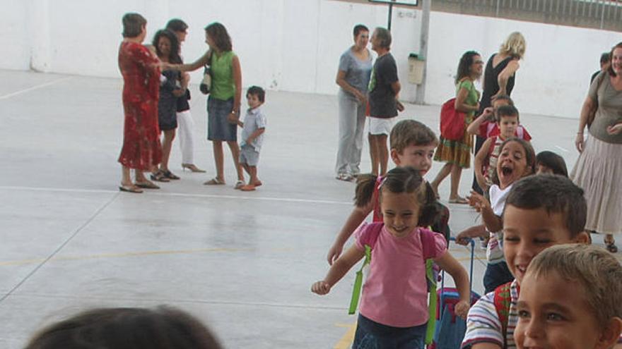 Niños. Primer día de este curso en el CEIP García Lorca.