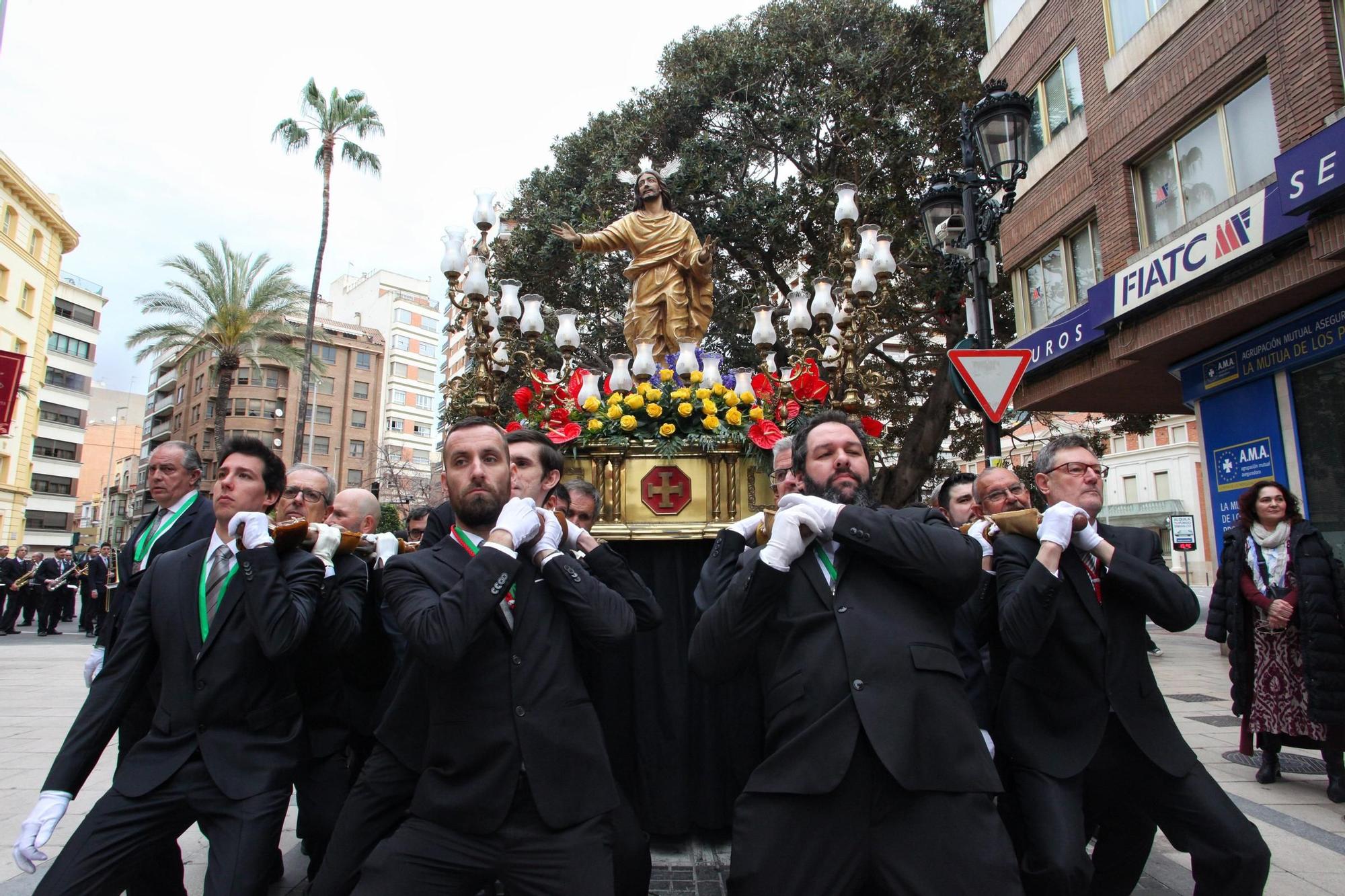 Emocionante procesión del Encuentro en Castelló en la mañana del Domingo de Resurrección