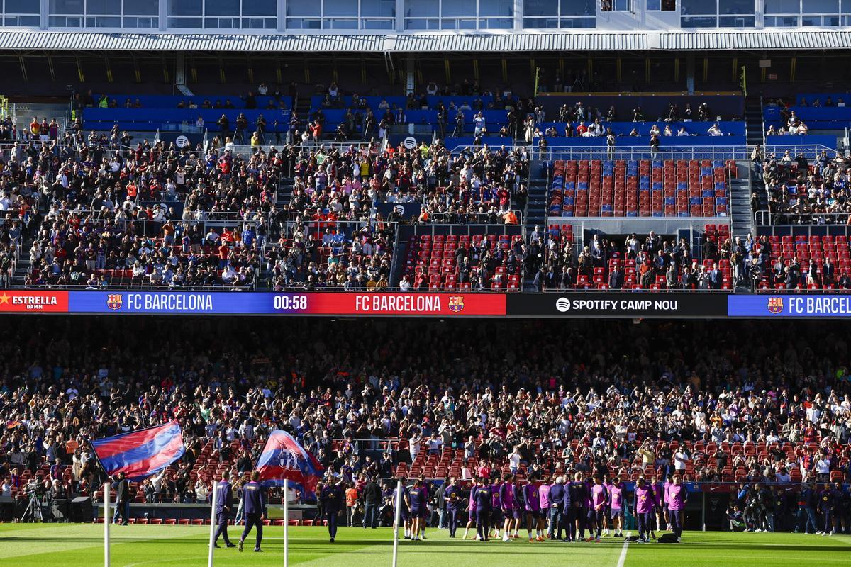 Així és el renovat Spotify Camp Nou, durant el primer entrenament de l'equip blaugrana Així és el renovat Spotify Camp Nou, durant el primer entrenament de l'equip blaugrana