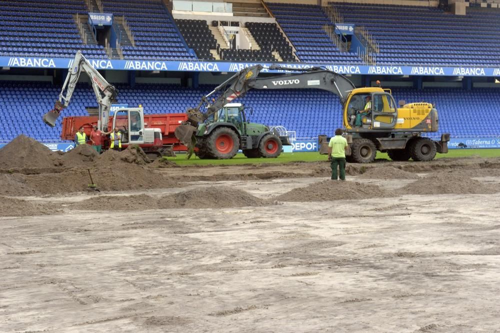 Riazor renueva su césped