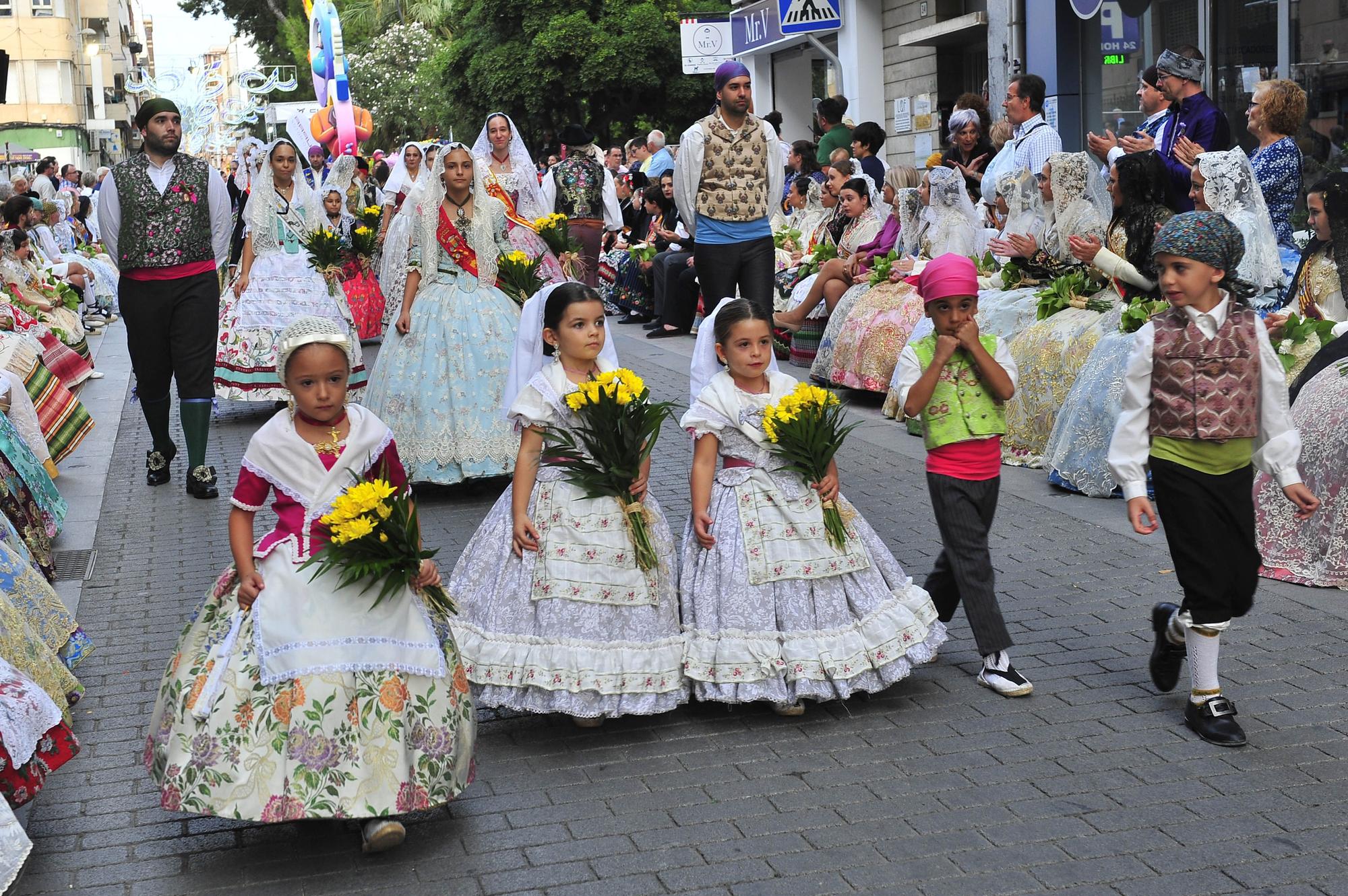 Ofrenda de Flores a los Santos Patronos de Elda