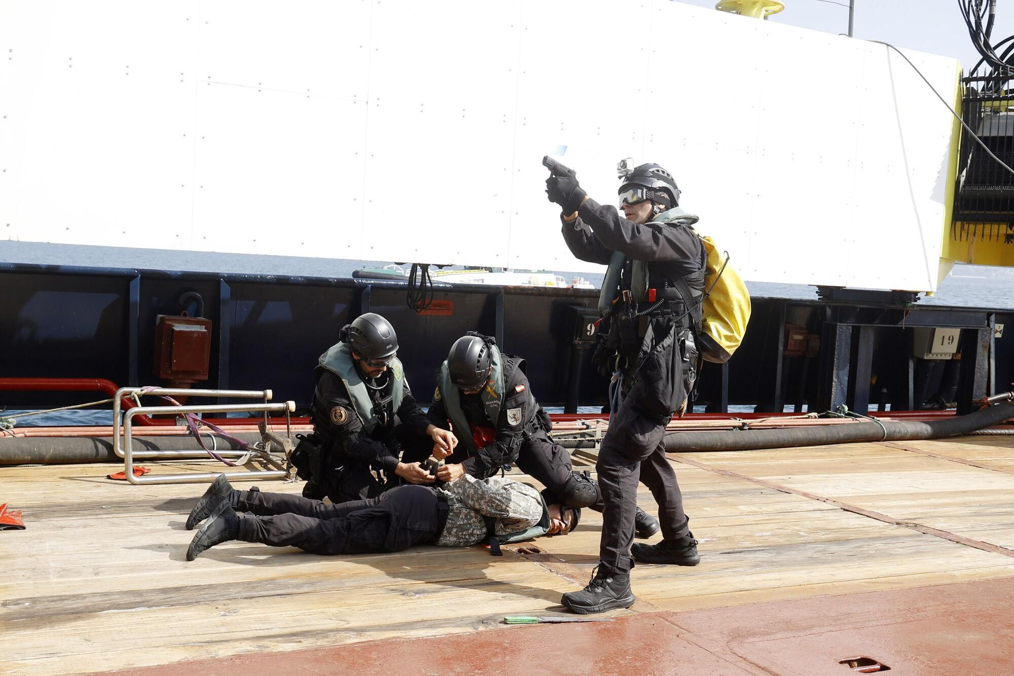 Ensayo de asalto en plena ría de Pontevedra