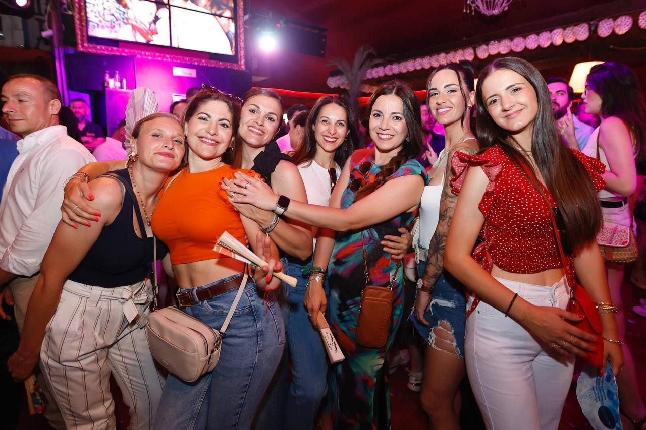 El tardeo se impone en las casetas de la Feria de Córdoba para disfrute de propios y extraños