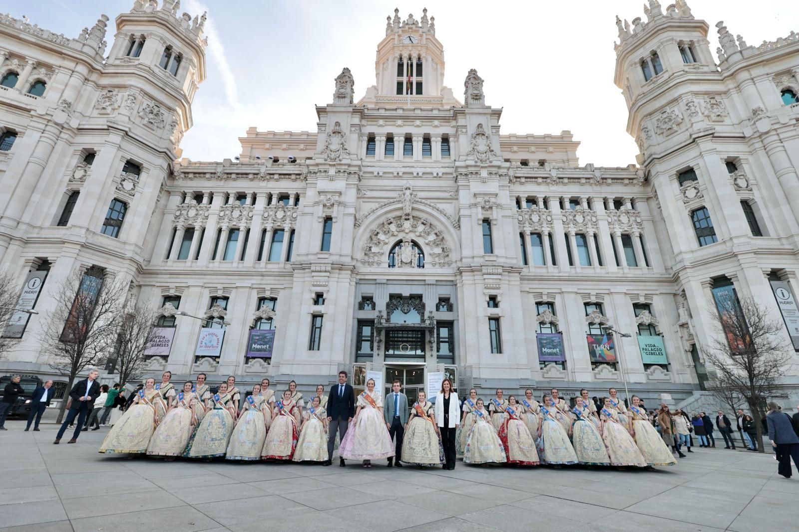 Las mejores imágenes de la recepción a las falleras en el Ayuntamiento de Madrid