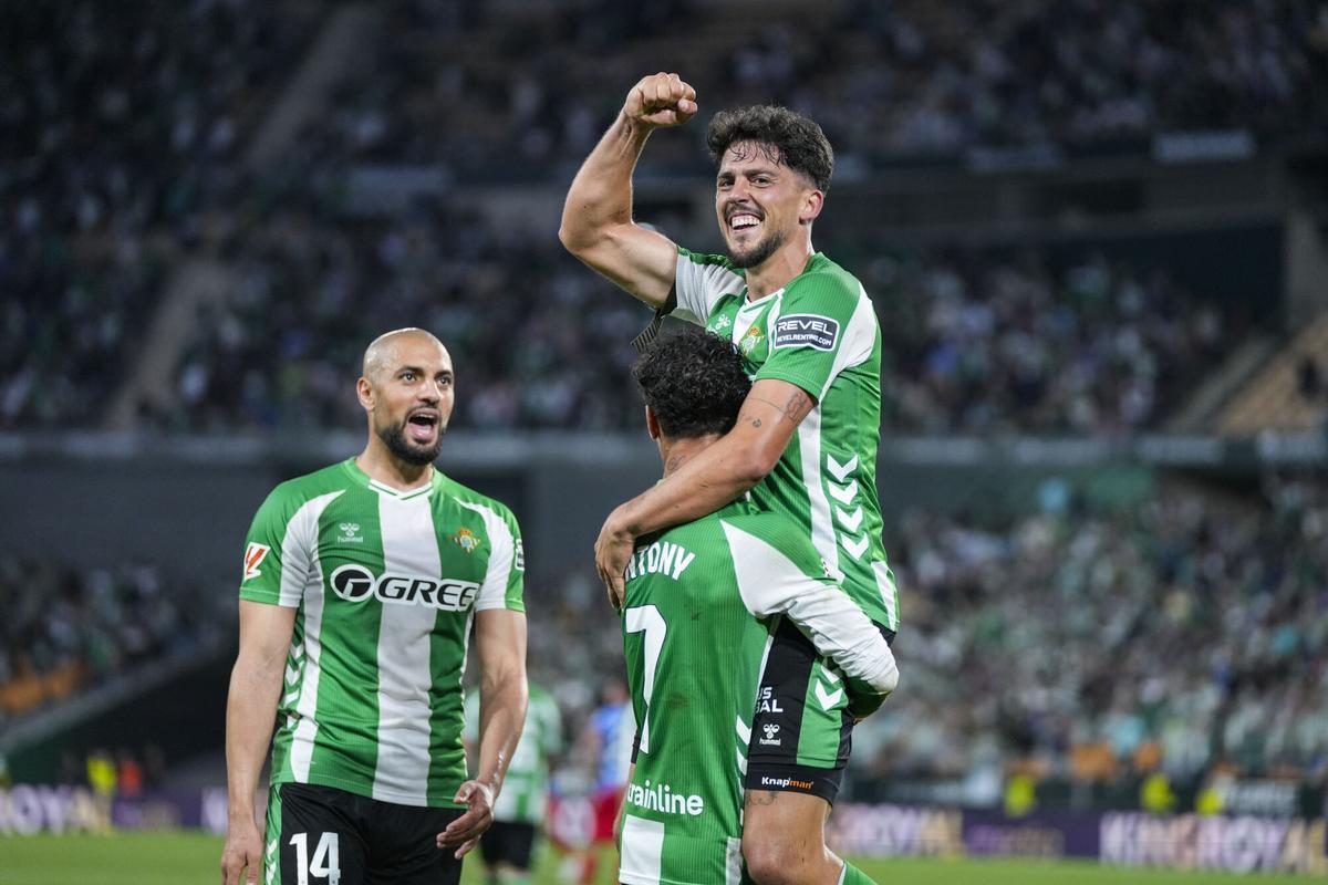 Pablo Fornals of Real Betis celebrates a goal during the Spanish league, LaLiga EA Sports, football match played between Real Betis and Elche CF at La Cartuja stadium on May 12, 2026, in Sevilla, Spain. AFP7 12/05/2026 ONLY FOR USE IN SPAIN. Joaquin Corchero / AFP7 / Europa Press;2026;SPORT;ZSPORT;SOCCER;ZSOCCER;Real Betis v Elche CF - LaLiga EA Sports