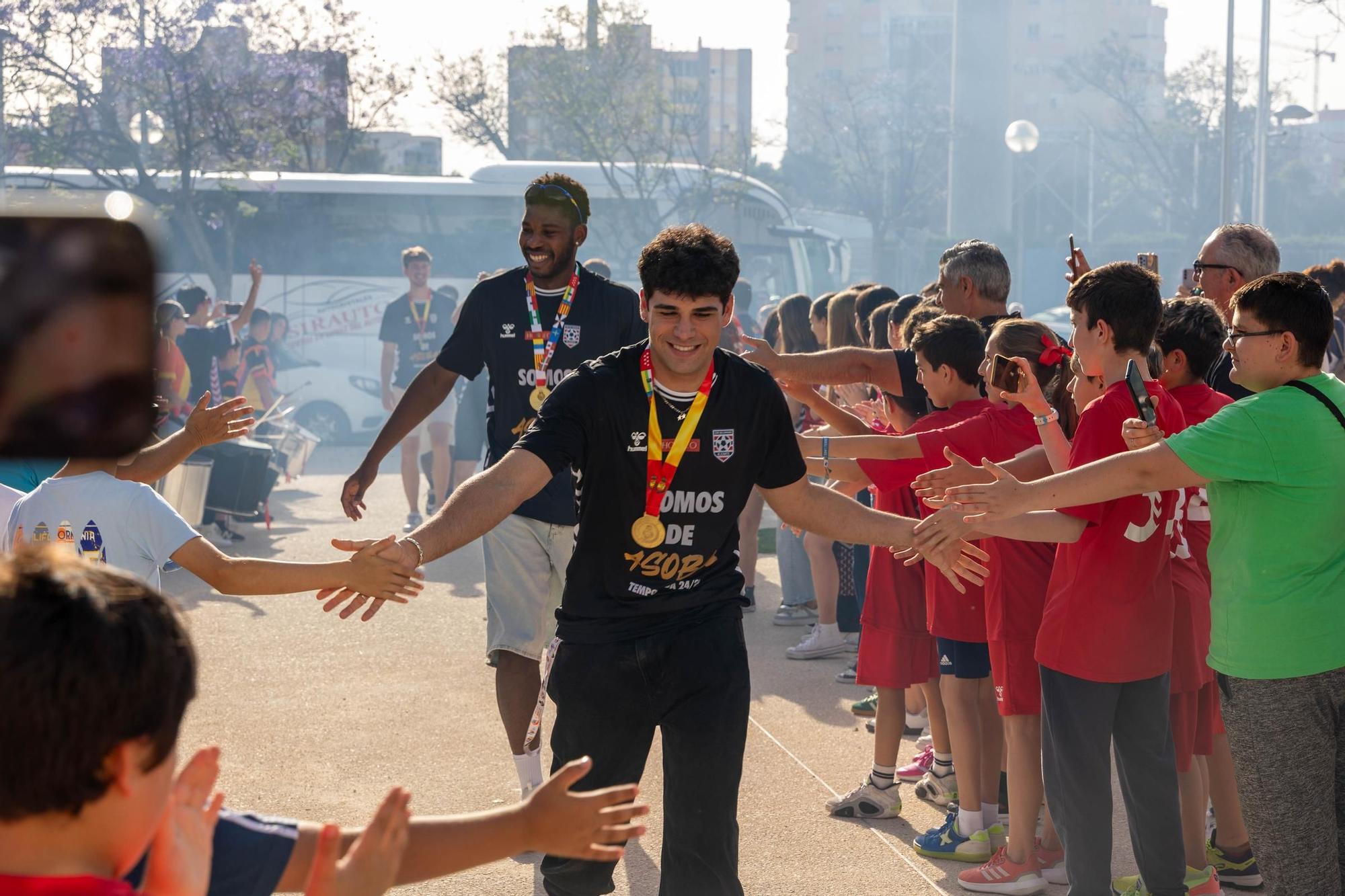 Recibimiento de los recién ascendidos Eon Horneo recién ascendidos a la liga Asobal de balonmano
