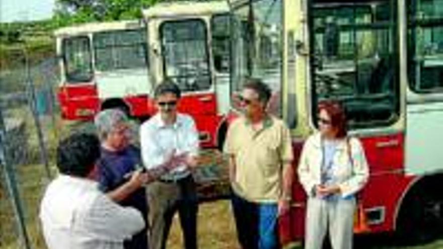 La odisea del viejo autobús placentino que acabó de triple frontera