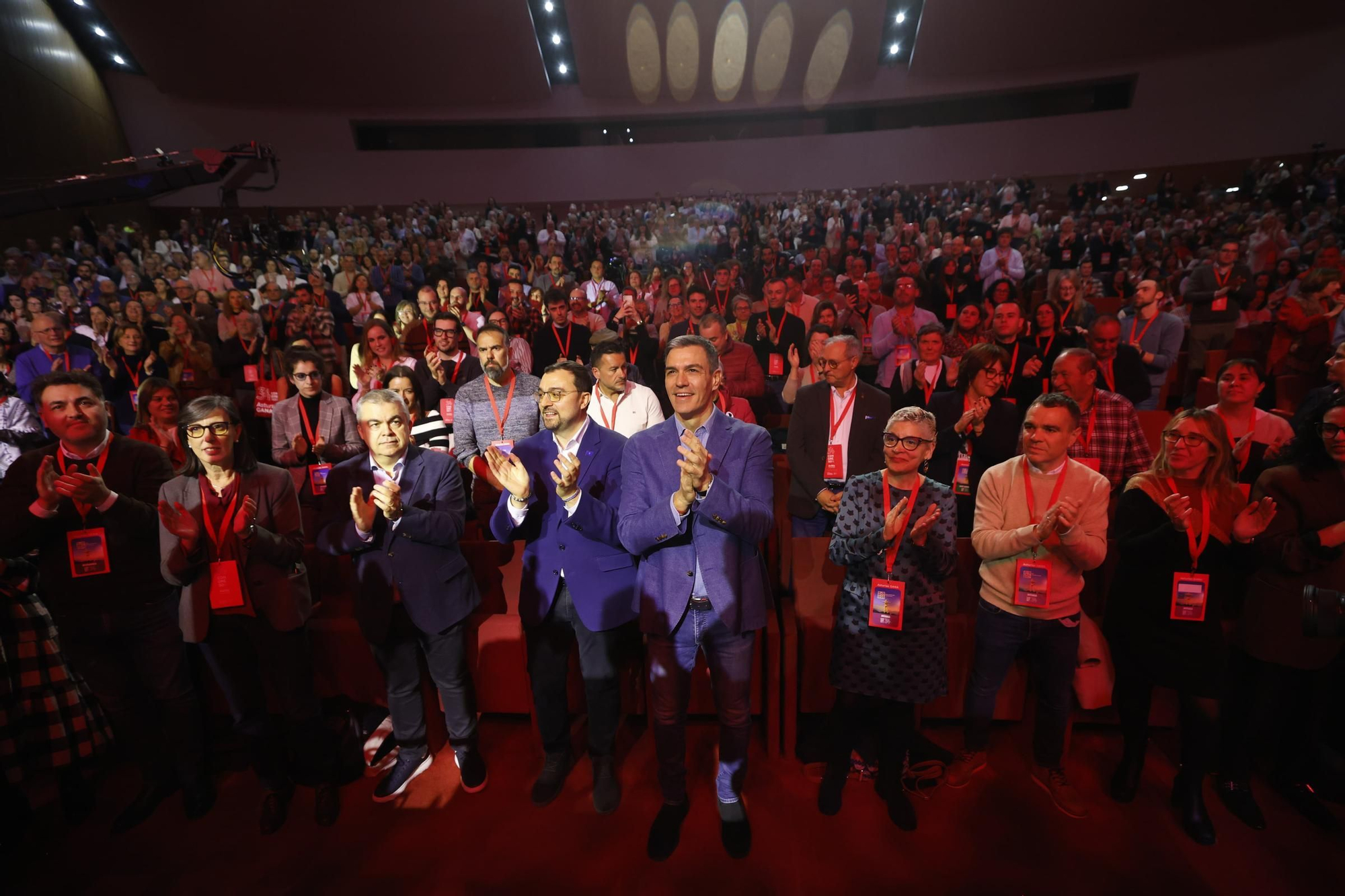 EN IMÁGENES: Pedro Sánchez y Adrián Barbón abren el congreso del PSOE asturiano