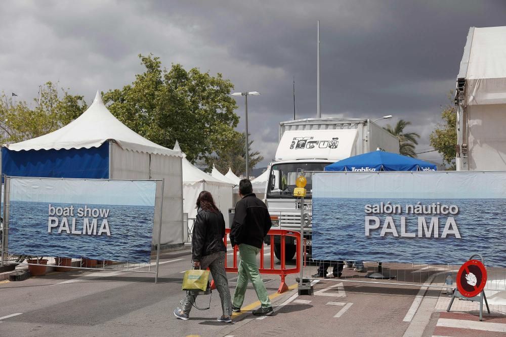 An der alten Hafenmole (Moll Vell) von Palma bereiten sich Veranstalter und Aussteller auf die 33. Ausgabe der Bootsmesse vor, die dort vom 28. April bis zum 2. Mai stattfindet.