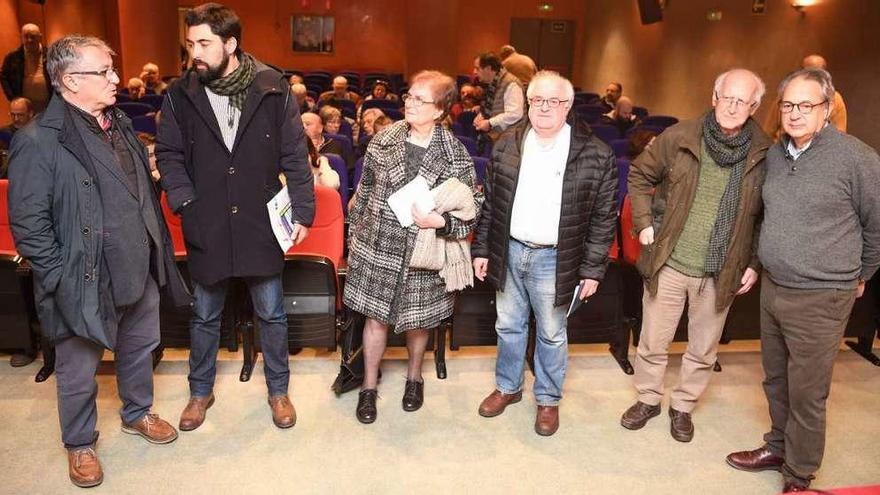 Participantes, ayer, en el debate sobre el futuro de la fachada marítima, en el auditorio de la ONCE.