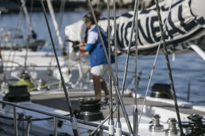 14/11/2016  deporte aventura sanidad  cinco mujeres que han superado el cancer cruzarán el atlántico patrocinadas por  pelayo que han realizado una escala en el muelle de marina de san miguel realizando un entrenamiento en la bahia