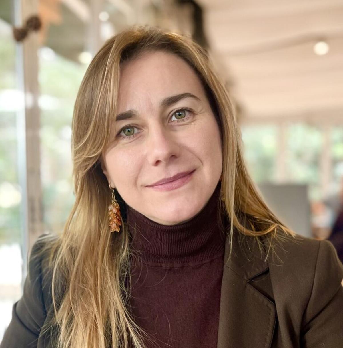 Nacida en Barcelona en 1975, Isabel Graupera es licenciada en Historia del Arte y en Antropología Social y Cultural, máster de Iniciación a la Investigación de las Humanidades y doctoranda en antropología visual, memoria y patrimonio inmaterial.