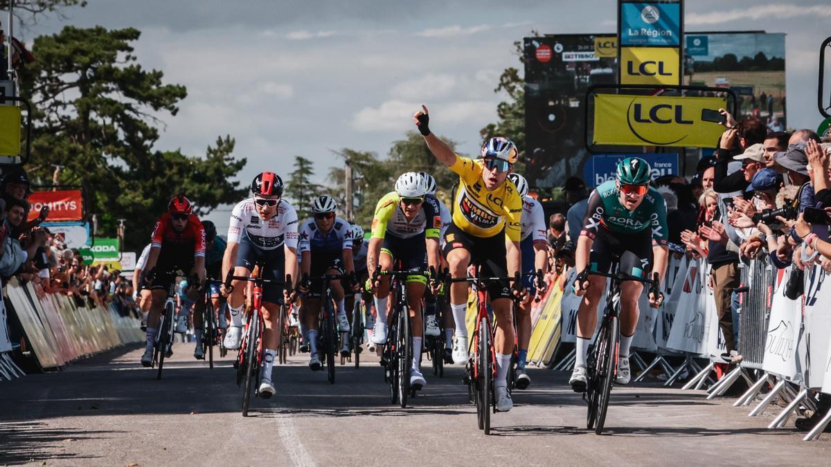 Van Aert gana la quinta etapa