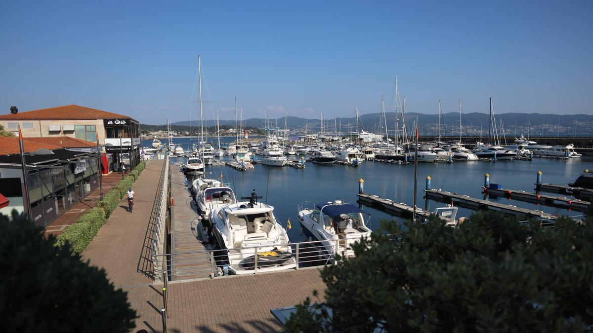 Zona de ocio del puerto deportivo de Sanxenxo, en donde ocurrieron los hechos.