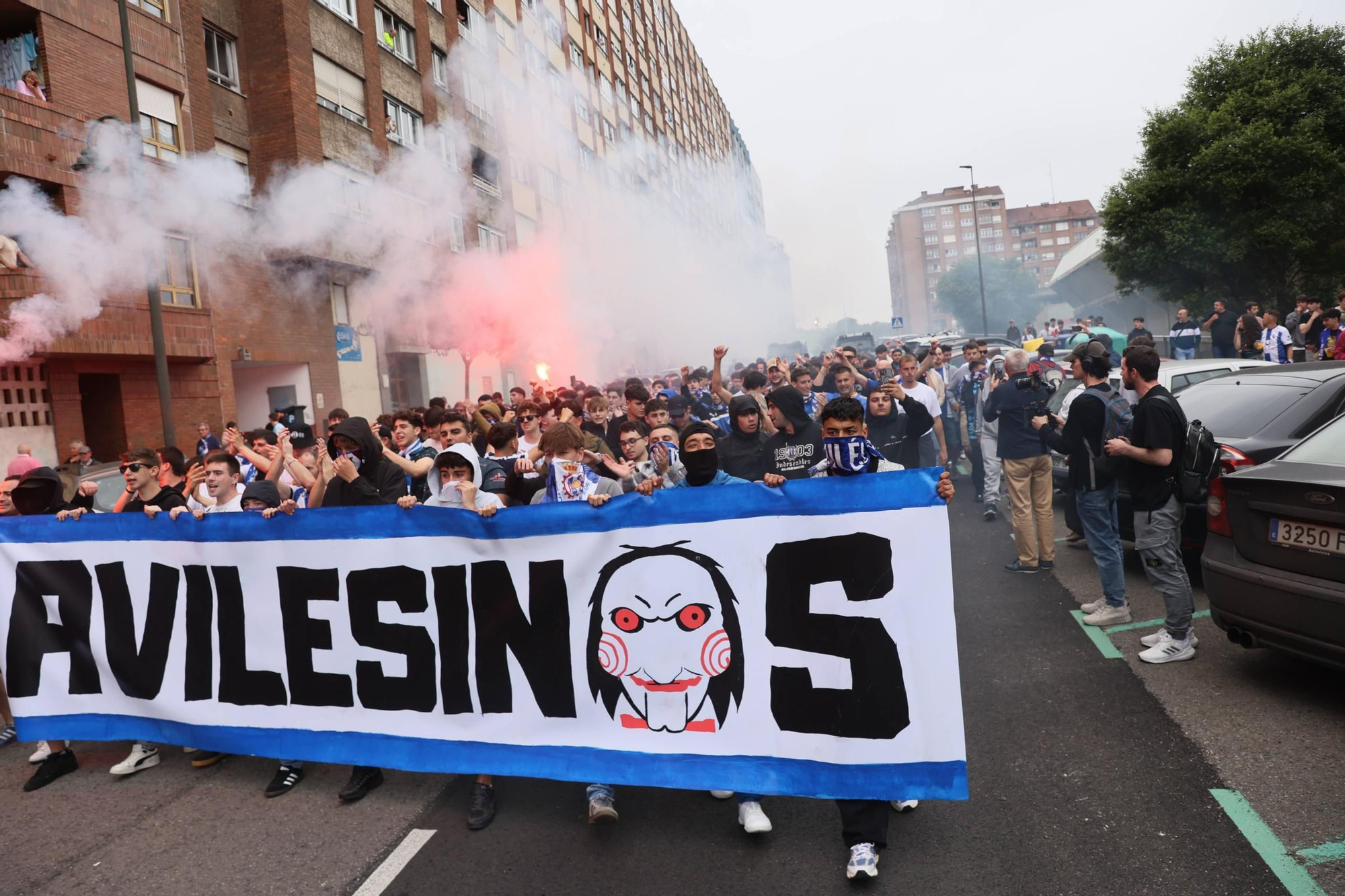 EN IMÁGENES: Avilés se tiñe de blanquiazul para la final por el ascenso ante el Rayo Majadahonda