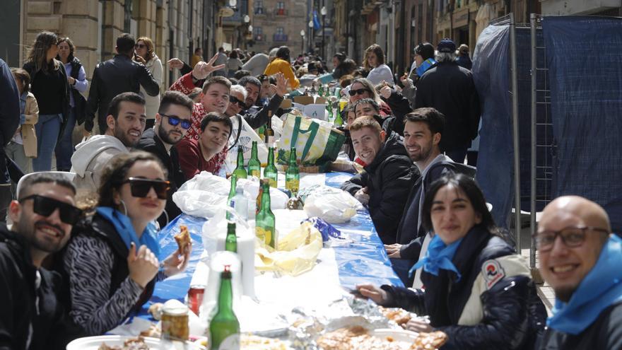 Agotadas en cinco minutos todas la plazas para la comida en la calle de Avilés