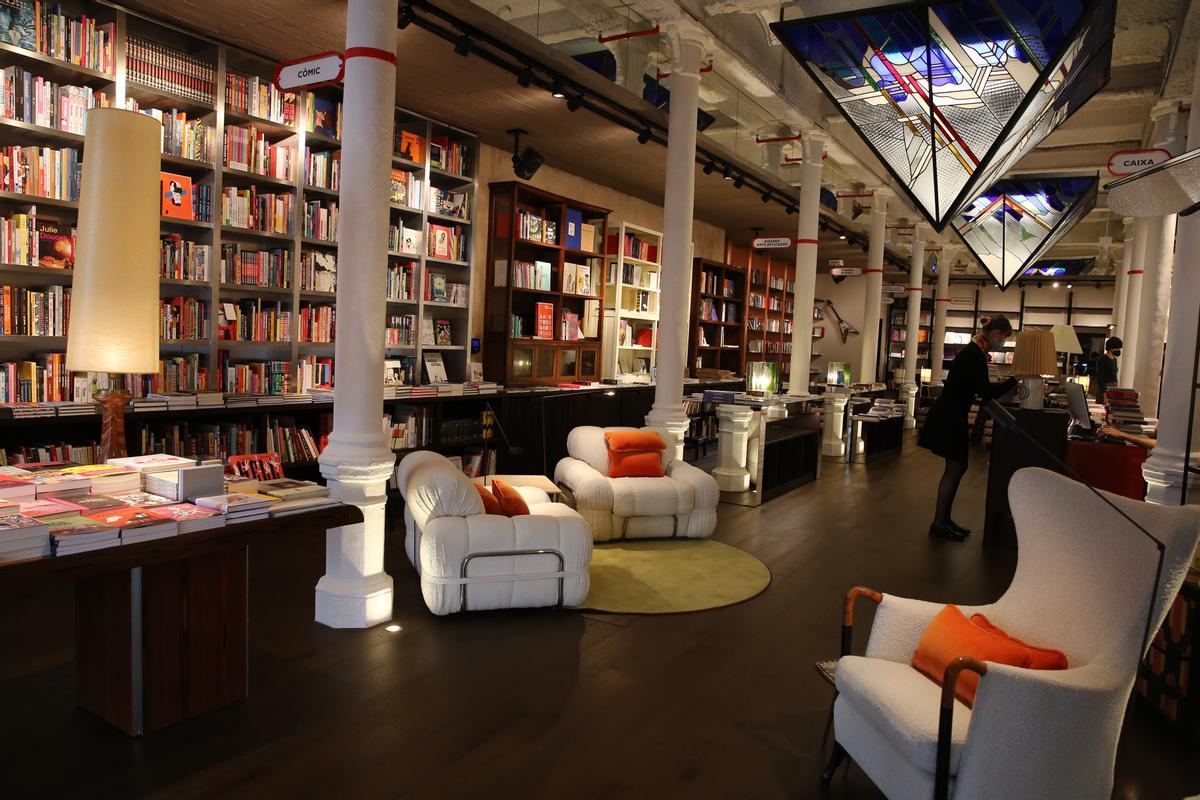 L’imperi Finestres obre la llibreria especialitzada en arts més gran de Barcelona