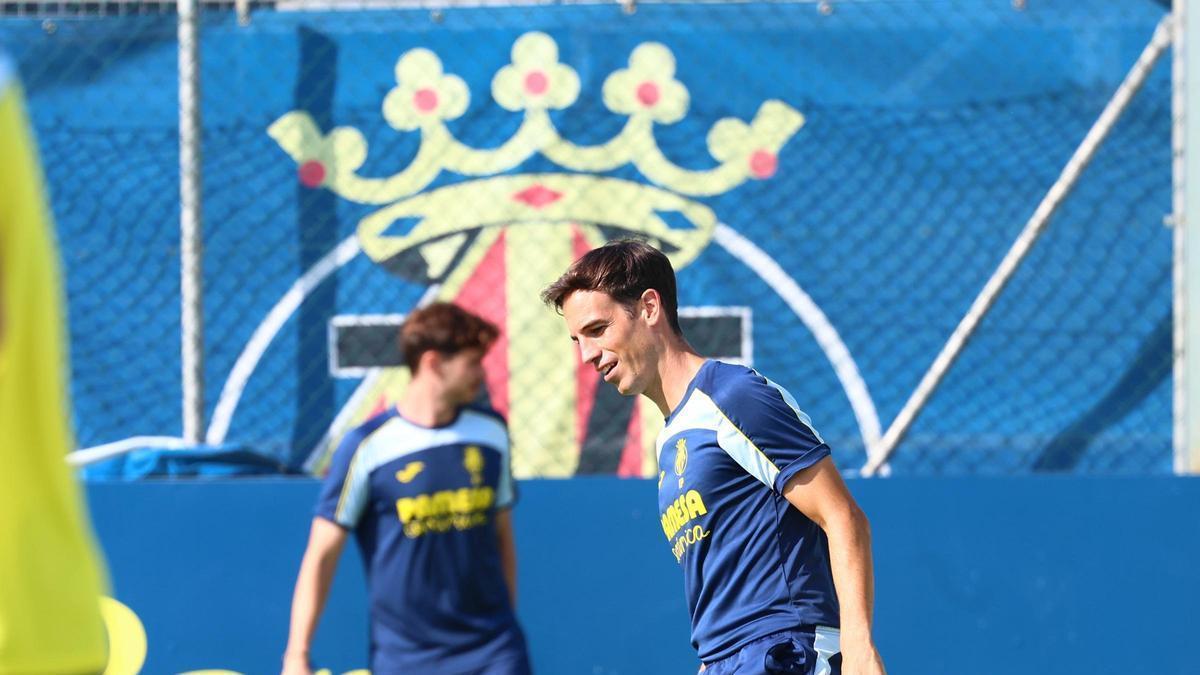 Iñigo Pérez, nuevo entrenador del Villarreal CF, debutará este domingo en Santander, donde el Submarino se medirá al Racing en El Sardinero.