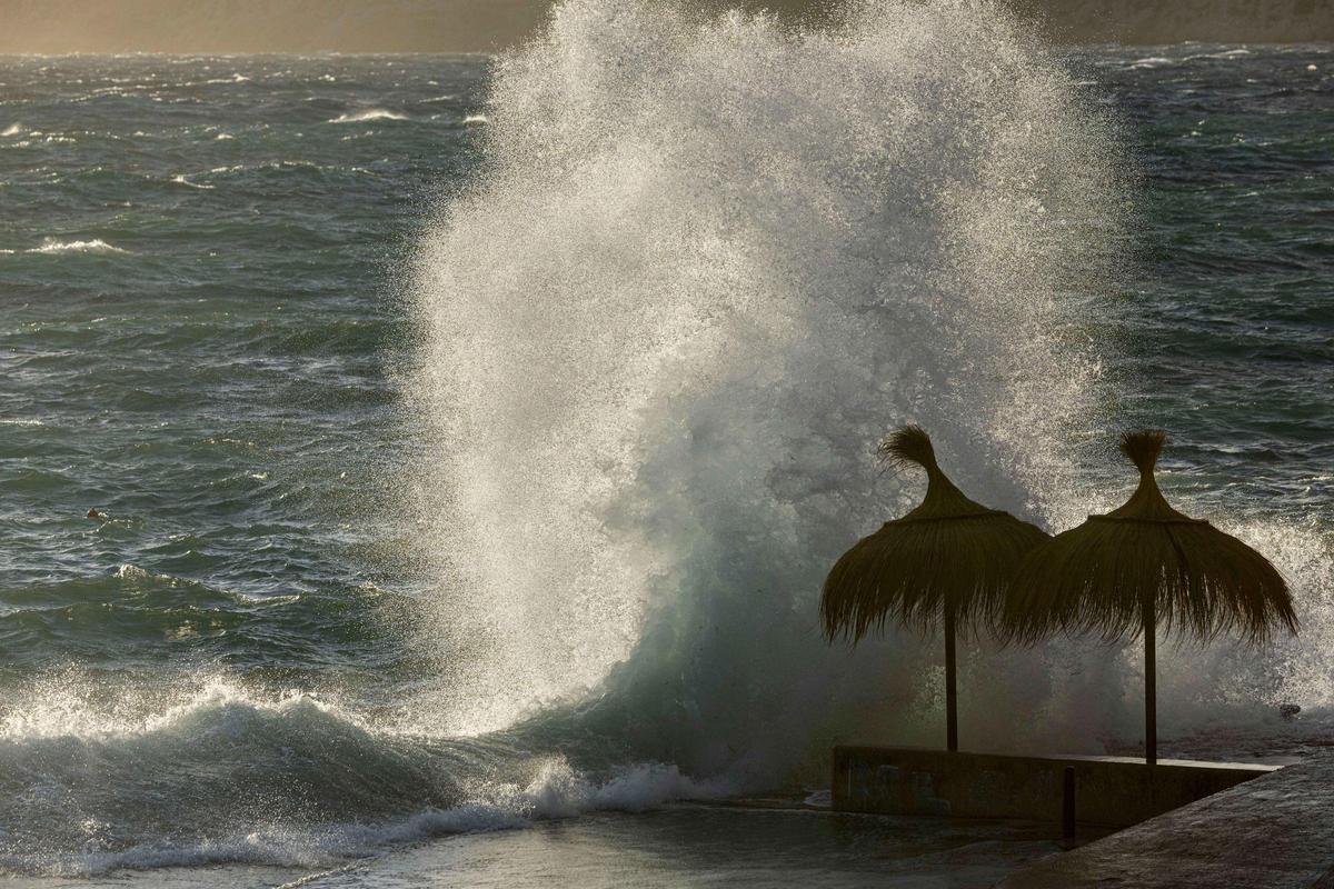 Las olas podrían superar los diez metros en la zona del nordeste de Mallorca