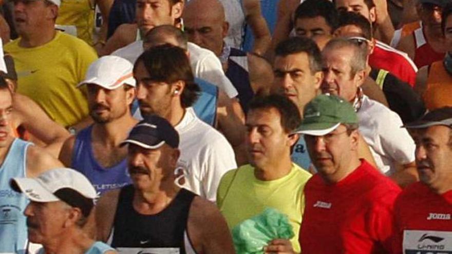 1.900 atletas tomaron la salida en la I Maratón.