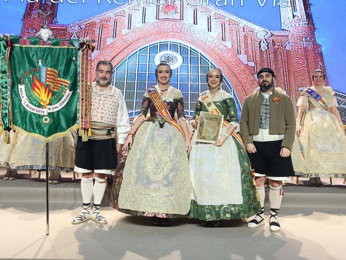 Presidió la imposición del bunyol de brillants colectivo al estandarte de la comisión