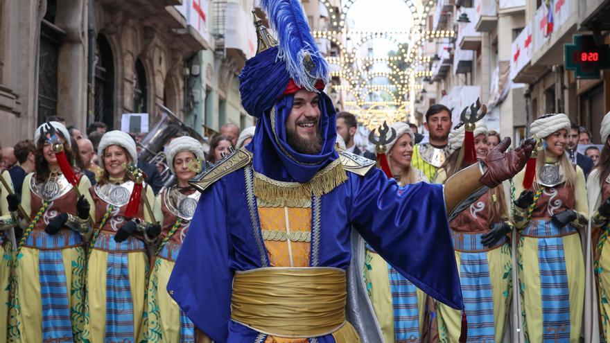 La trilogIa festera de Alcoy despierta con la Diana
