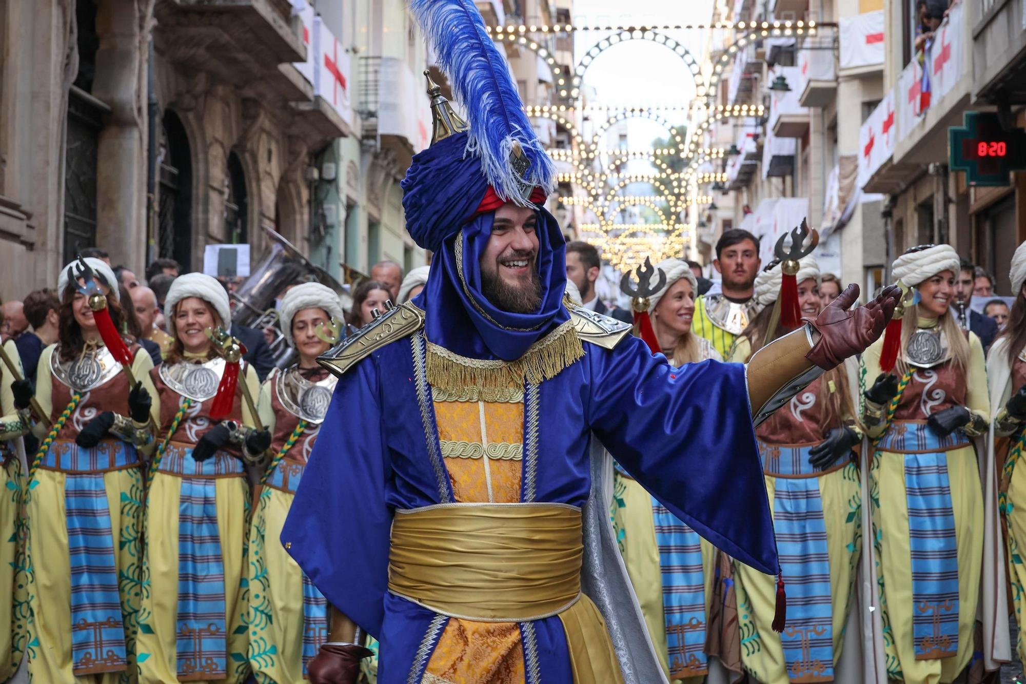 La trilogIa festera de Alcoy despierta con la Diana