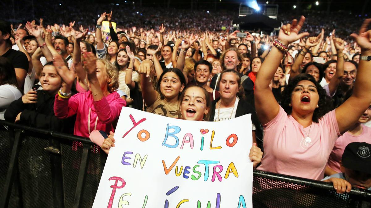 Hombres G capaces de emocionar -y de unir- a más de una generación - Faro  de Vigo