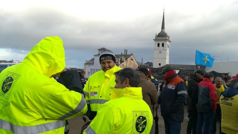 Los trabajadores de Alcoa de Asturias y Galicia se concentran en Vegadeo