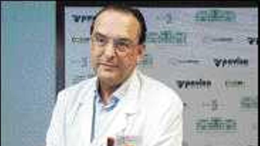 José Ramón Bermúdez, responsable de enfermedades infecciosas. / m. núñez