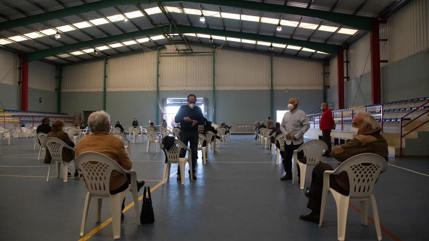 Casi medio millar de vecinos, citados para vacunarse en Corrales