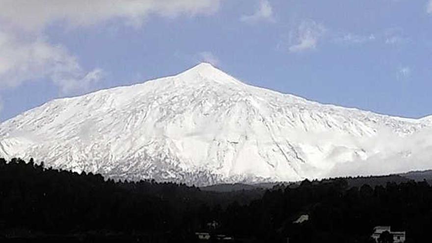 Nieves primaverales en la cumbre del Teide