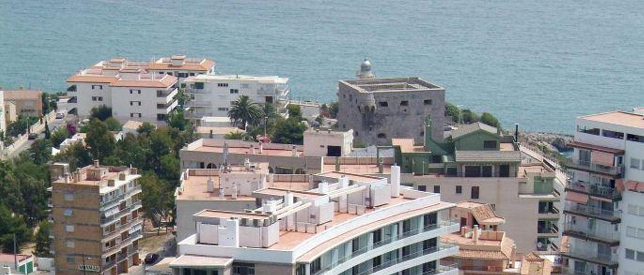 Una torre de apartamentos en Orpesa.