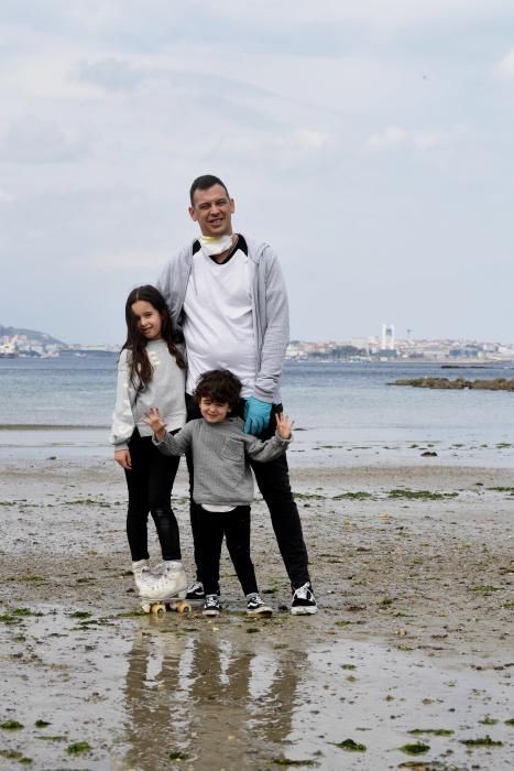 Primera salida de los niños a la calle en Coruña