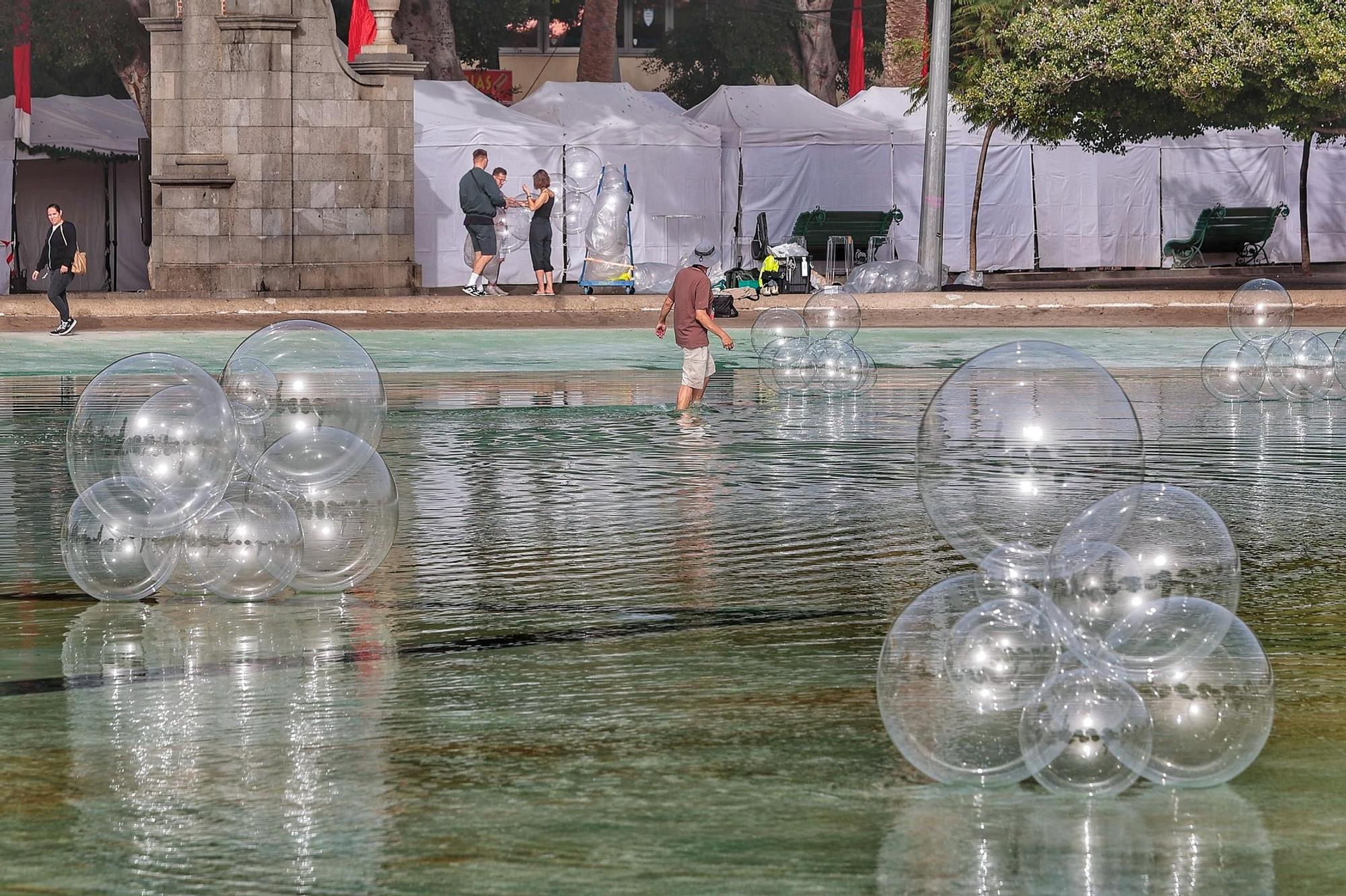Burbujas gigantes en el lago de la plaza de España