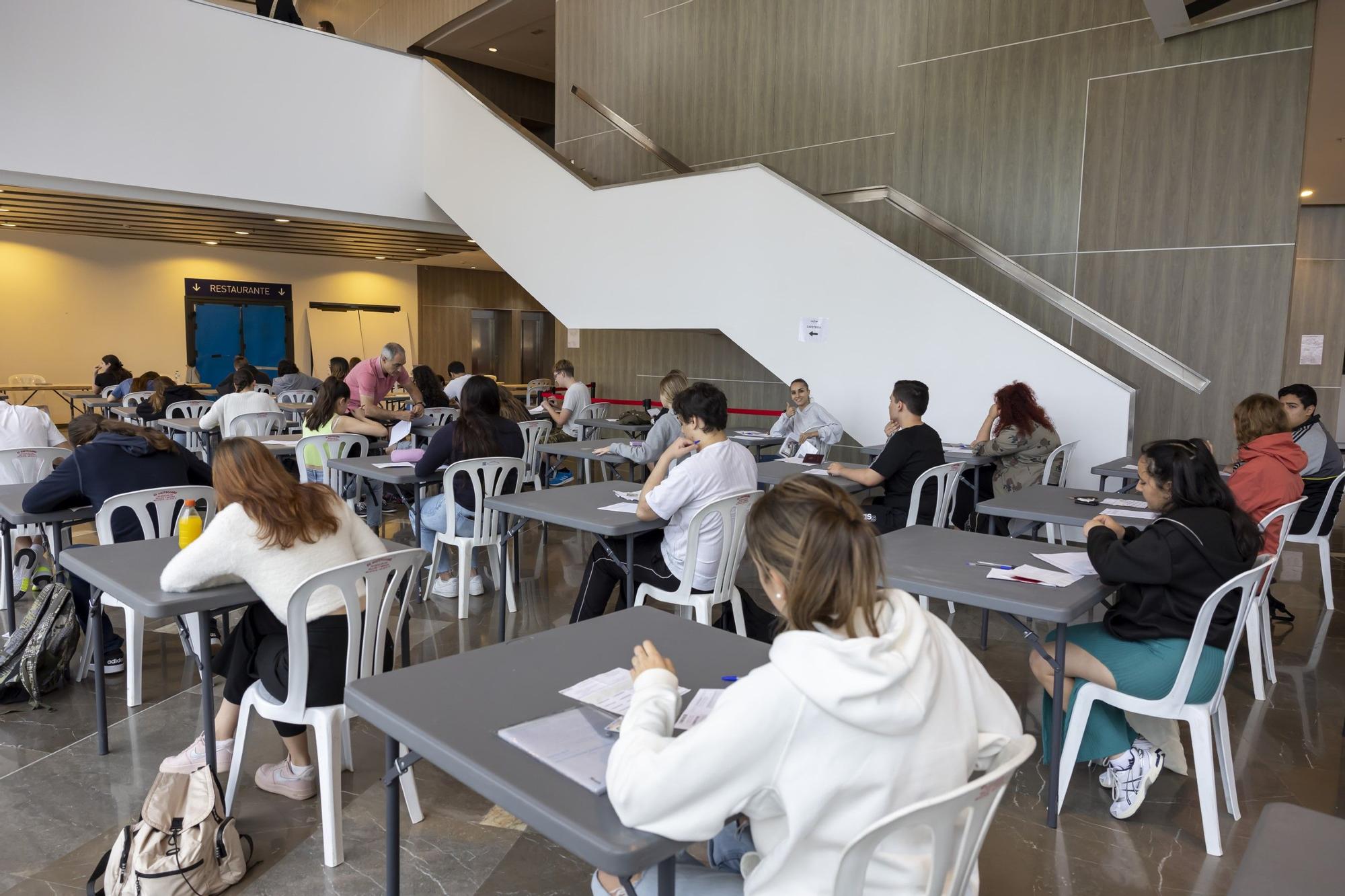 456 estudiantes de seis municipios están realizando las pruebas de la EBAU en el Auditorio Internacional de Torrevieja