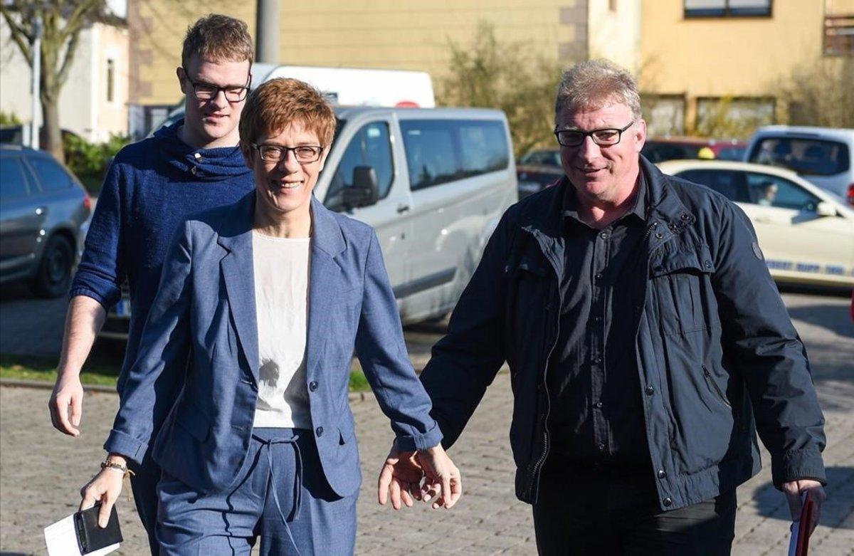 zentauroepp46209348 helmut karrenbauer el marido de akk181211131616 zentauroepp46209348 helmut karrenbauer el marido de akk181211131616