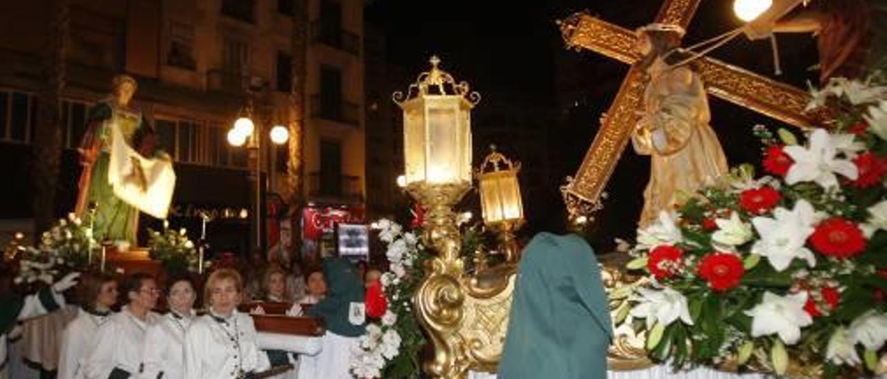 Primer dosel (I) y el que logró el primer premio en 1974 (D).