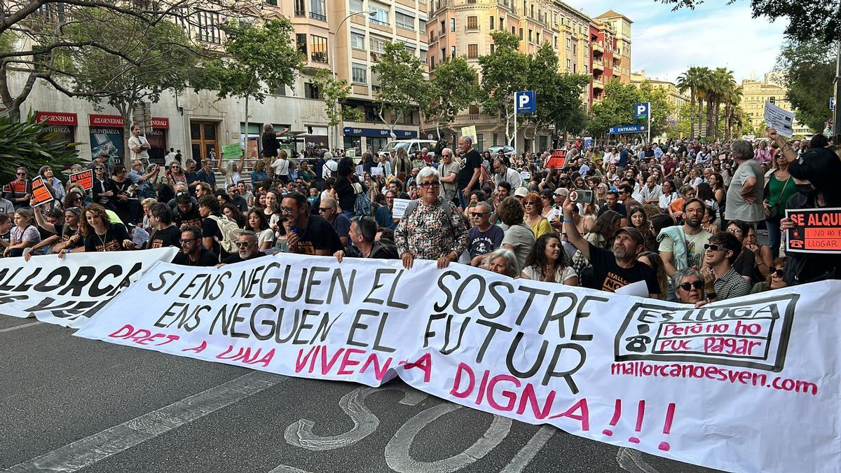 Manifestación por el derecho a la vivienda y contra la masificación turística