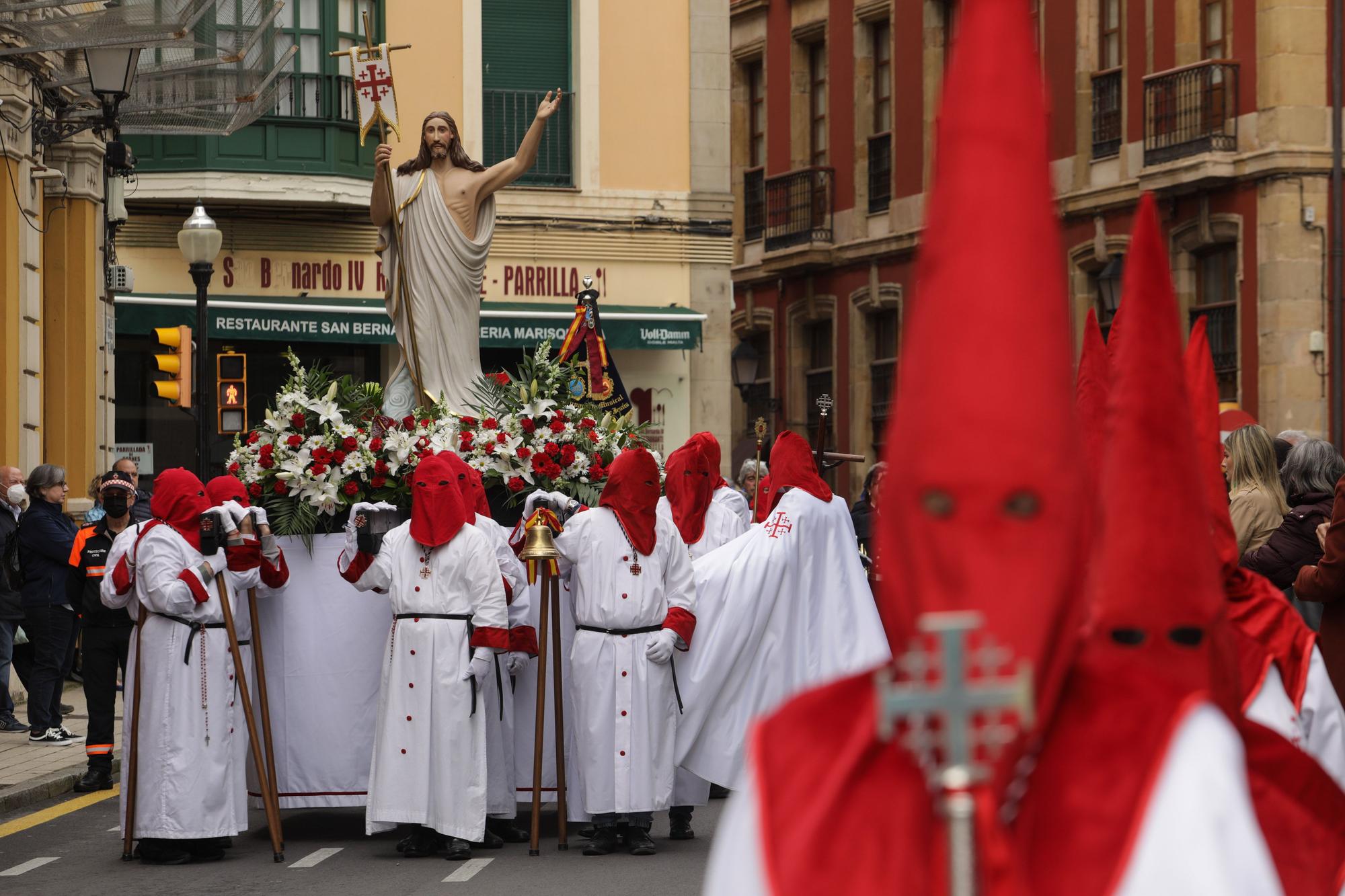 En imágenes: Procesión del Domingo de Resurrección en Gijón
