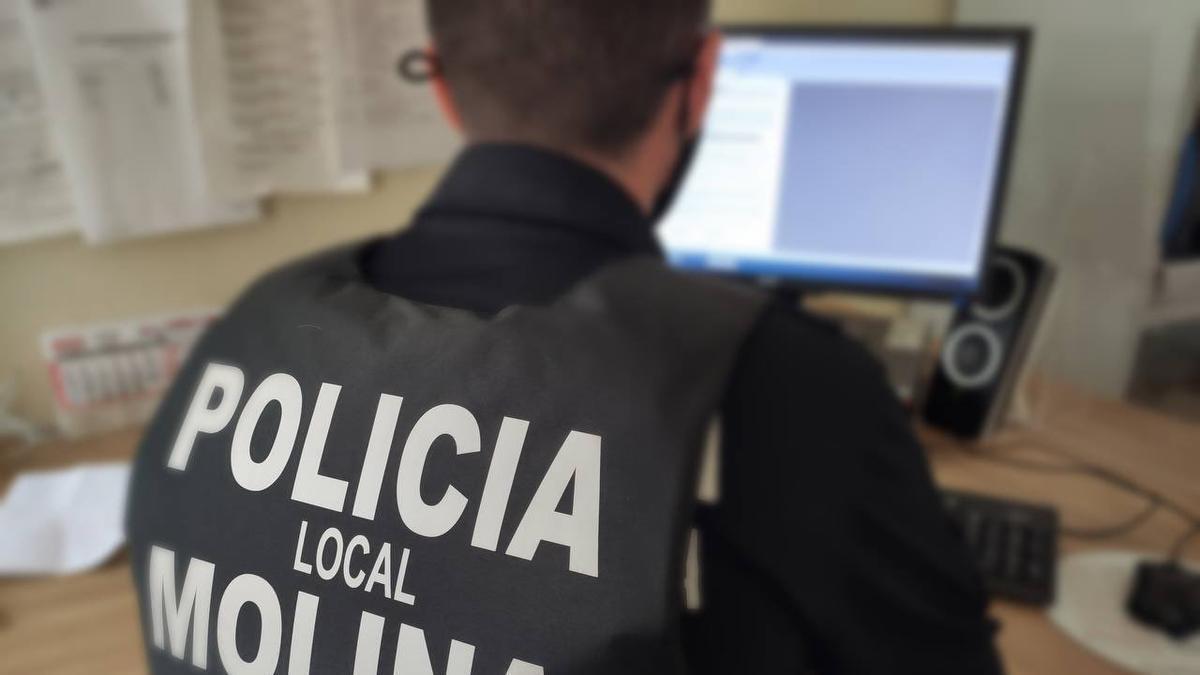 Un agente de la Policía Local de Molina en una imagen de archivo.