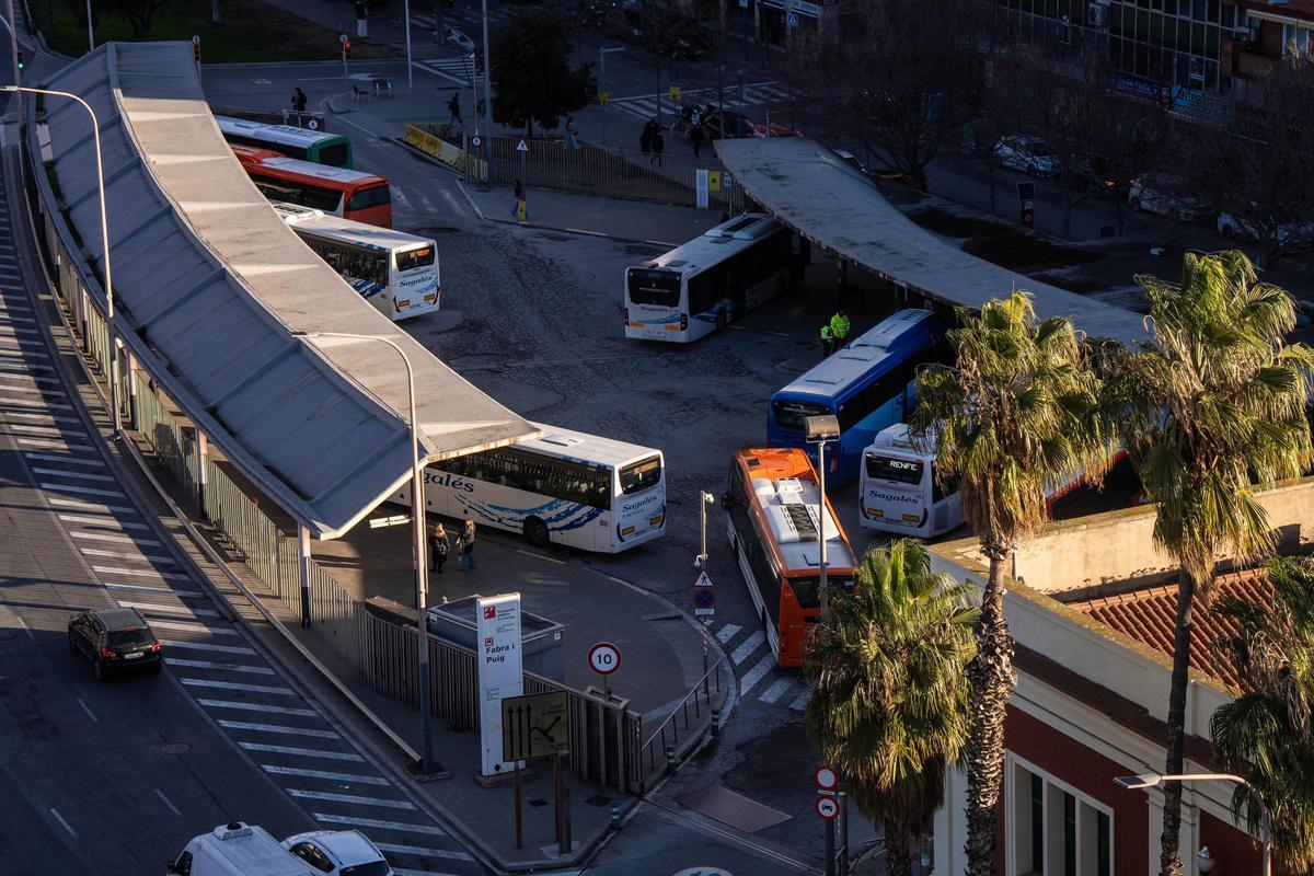 La estación de Fabra i Puig retoma la normalidad tras la reanudación del servicio de Rodalies