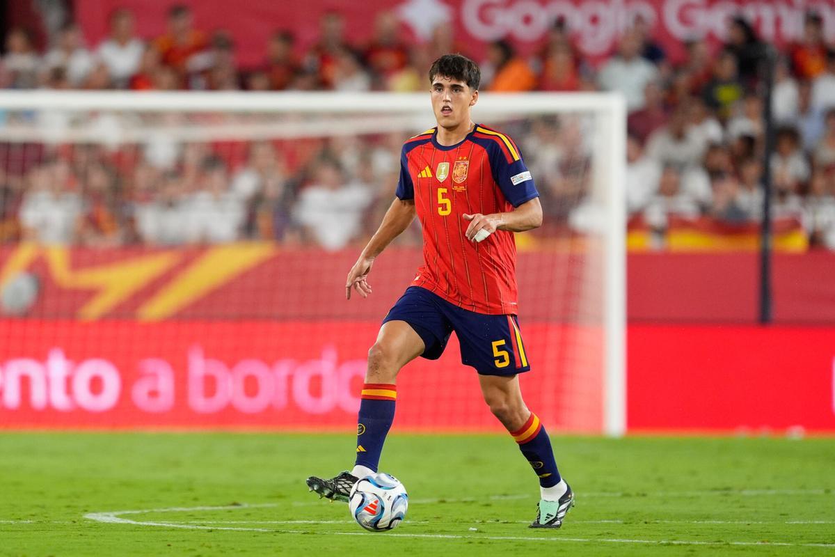 Pau Cubarsi of Spain runs with the ball during the UEFA Nations League 2026/27 group phase match between Spain and Croatia at Ramon Sanchez-Pizjuan stadium on September 29, 2026, in Sevilla, Spain. AFP7 29/09/2026 ONLY FOR USE IN SPAIN