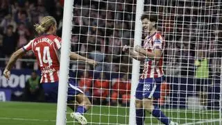 Julián vuelve a marcar y rescata al Atlético en una noche extraña